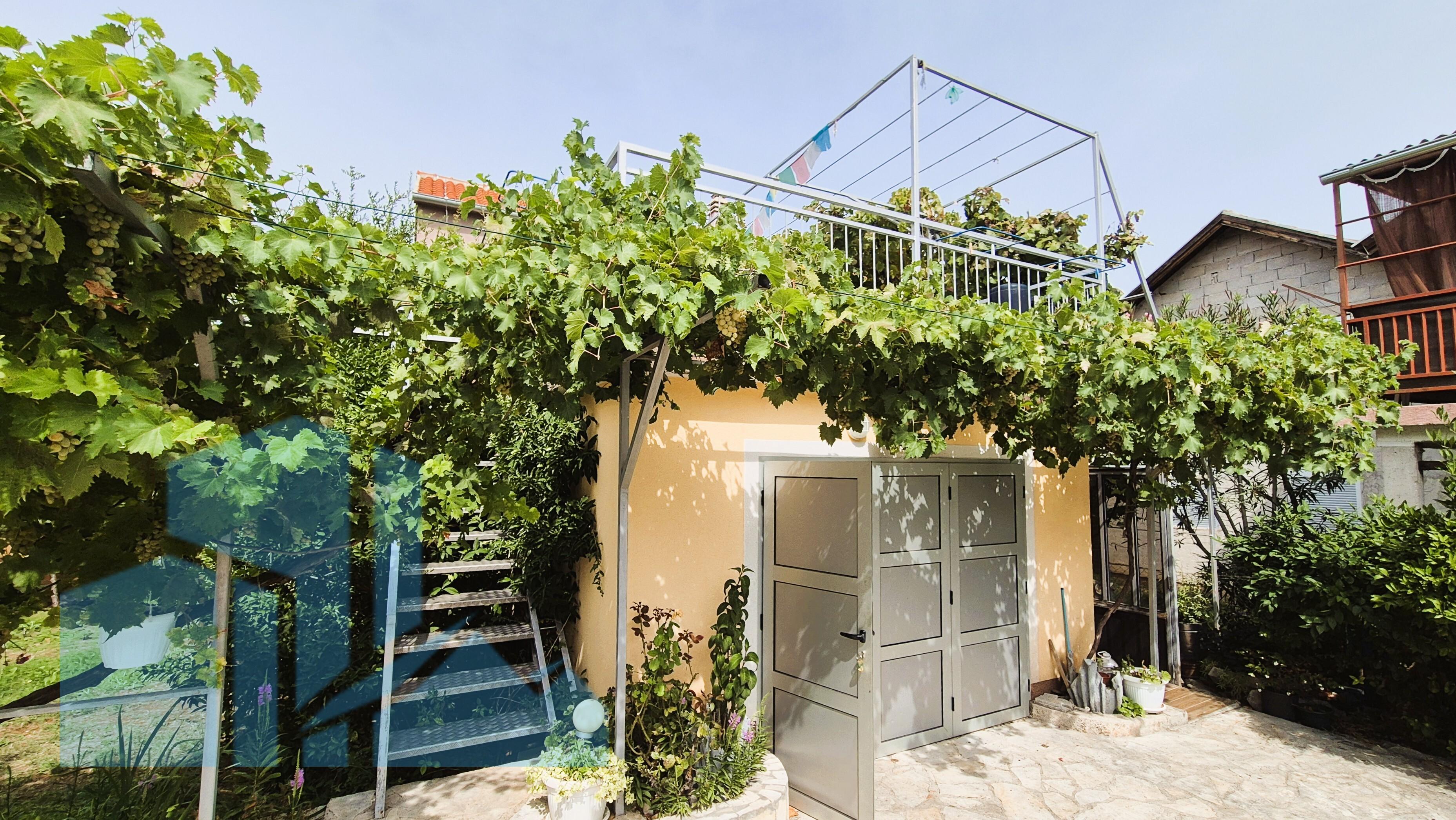 Apartmanska kuća u Bilicama s uhodanim turističkim najmom