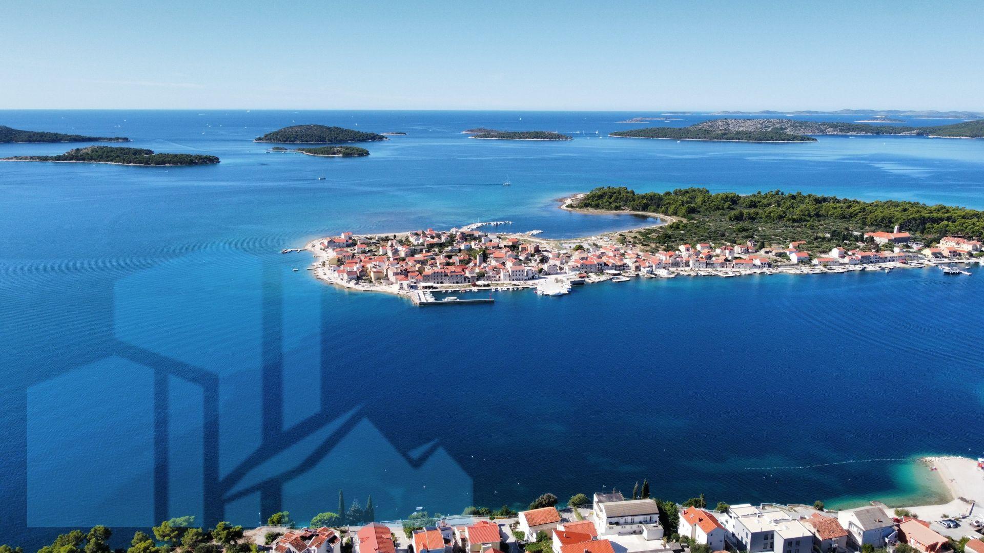 Brodarica, Šibenik - Stan sa vrtom i pogledom na mora
