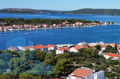 Brodarica, Šibenik - Stan sa vrtom i pogledom na mora - D