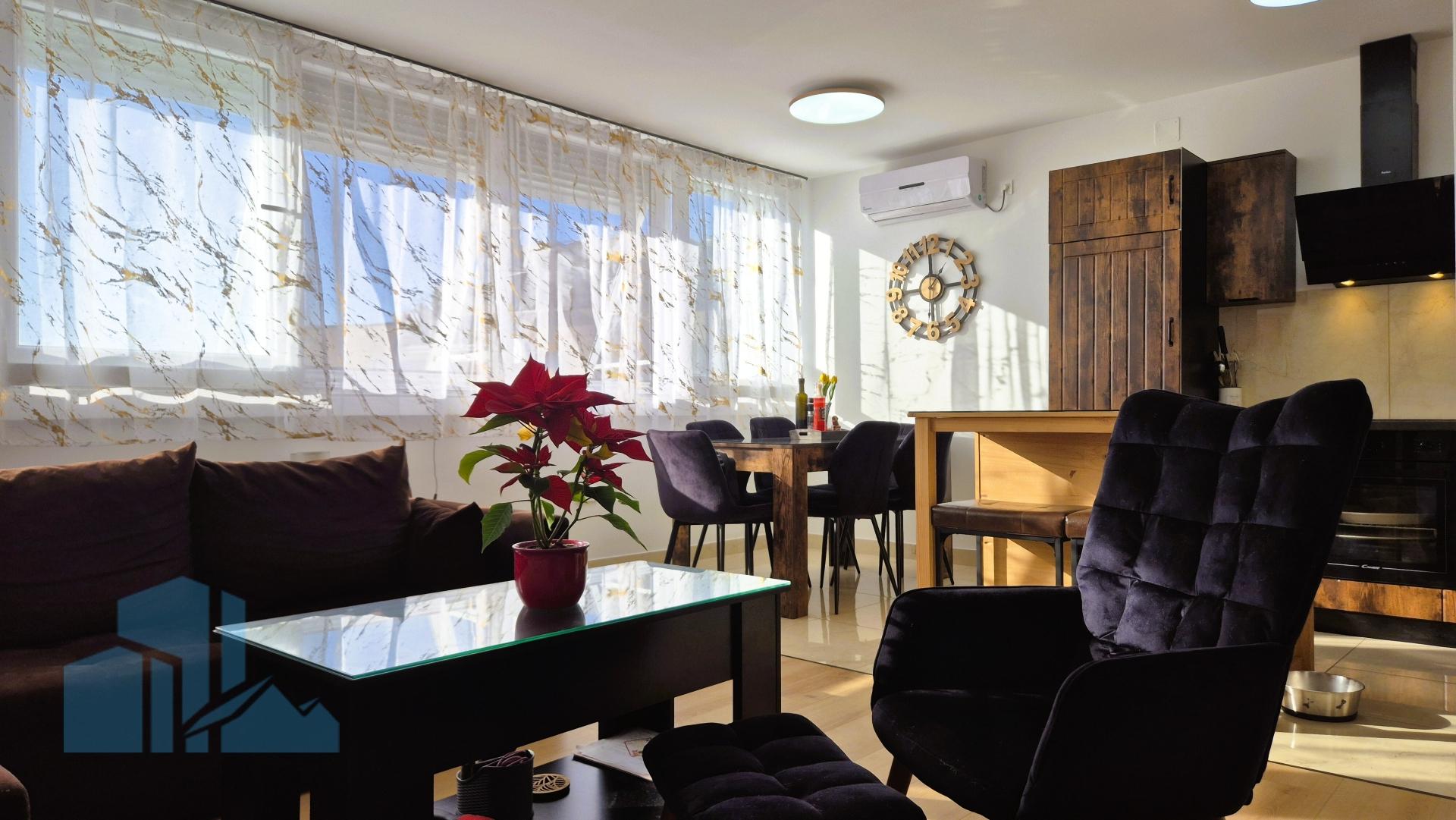 Renoviran stan 62m2 u Šibeniku, Križ