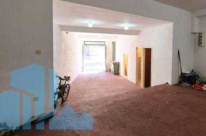 Poslovni prostor: Vodice, centar, ulični lokal, 85 m2 (prodaja)