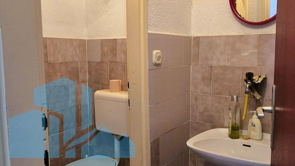 Poslovni prostor: Vodice, centar, ulični lokal, 85 m2 (prodaja)
